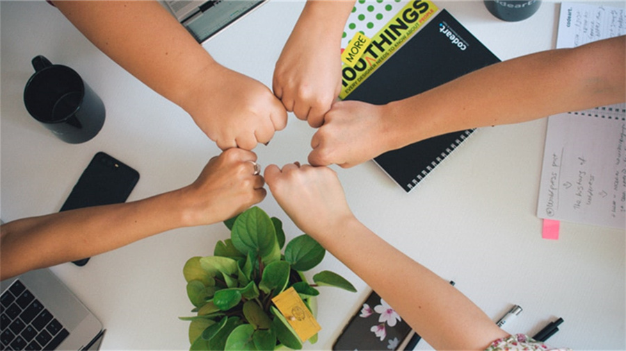 苹果12黑屏有声音不亮屏怎么回事