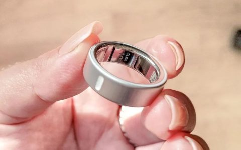 最高销量250万，从13个最能卖的AI硬件，我读懂了两个关键变化