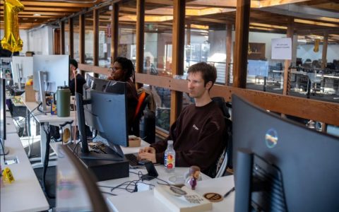 主动996，住进「棺材房」，硅谷00后为成下一个奥特曼疯狂「整顿」自己