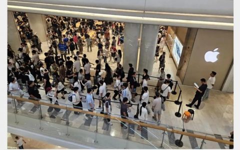 总挤牙膏的iPhone，这次终于开了个好头