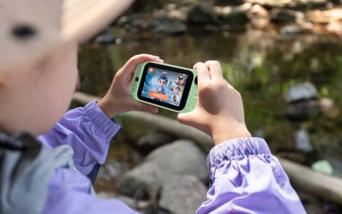 顺为和启赋投了一家儿童硬件教育公司，要用AI重做经典图书IP｜硬氪首发