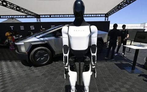 万亿薪酬落定，马斯克核心团队为何“集体叛逃”